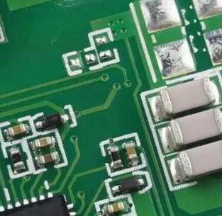 深圳風(fēng)華貼片電容代理商：怎么判斷貼片電容漏電？